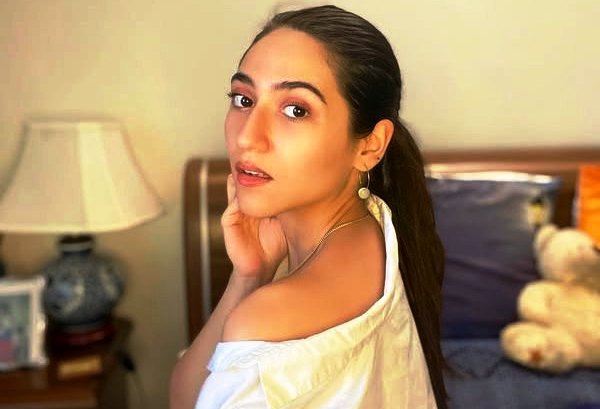 Sahiba Bali Wiki, Biography, Age, Date of Birth, Height, Weight, Figure, Boyfriend, Marital Status, Husband Name, Family, Children, Religion, Caste, Net Worth & More.